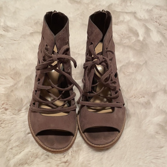 Vince Camuto open toe boots
Size 7.5
Color brown - Picture 6 of 8